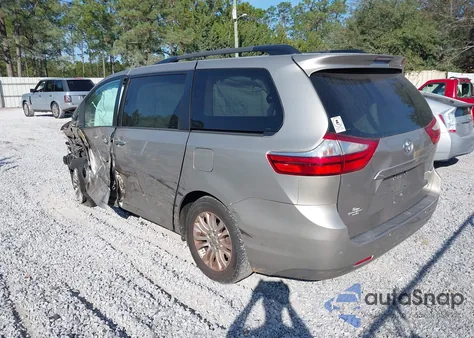 2015 Toyota Sienna Xle 8 Passenger z USA, uszkodzony, nr VIN 5TDYK3DC4FS681031